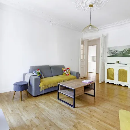 Apartment 3br Parisian Charm Near Champs-elysees & La Defense Paris