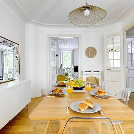 3br Parisian Charm Near Champs-elysees & La Defense Paris