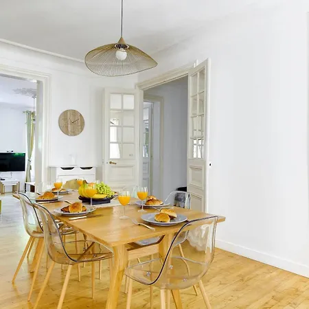 Apartment 3br Parisian Charm Near Champs-elysees & La Defense Paris