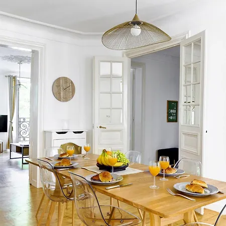 Apartment 3br Parisian Charm Near Champs-elysees & La Defense