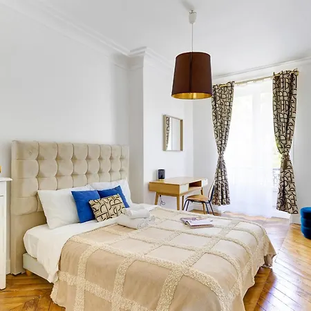 Apartment 3br Parisian Charm Near Champs-elysees & La Defense Paris
